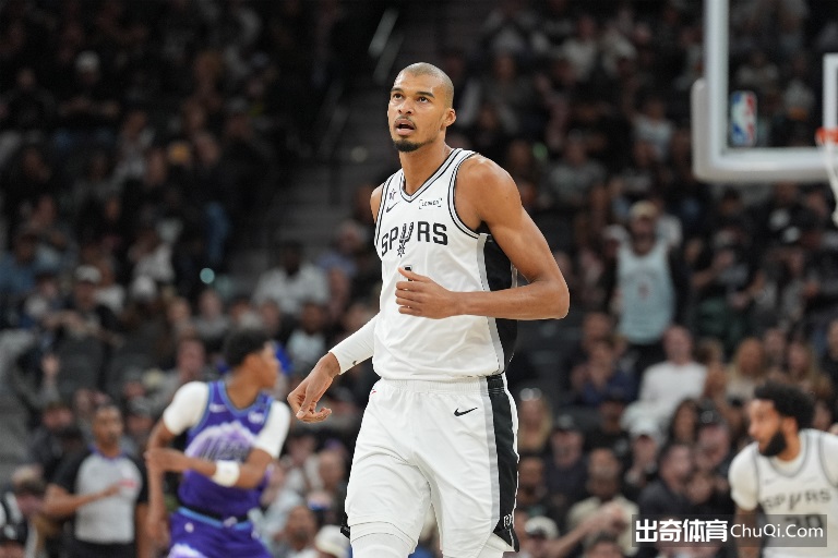 国足变局,李霄鹏离任,降级队新帅,拼搏在线彩神通,彩票预测,彩票平台,在线购彩,数据分析